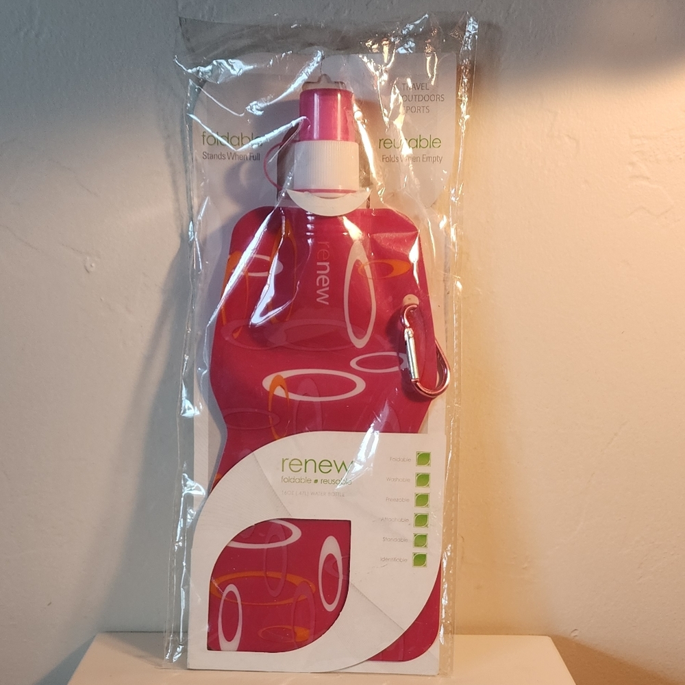NWT reusable and foldable Renew water bottle